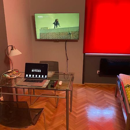 Apartment B42 Bed And Cafe Praga Esterno foto