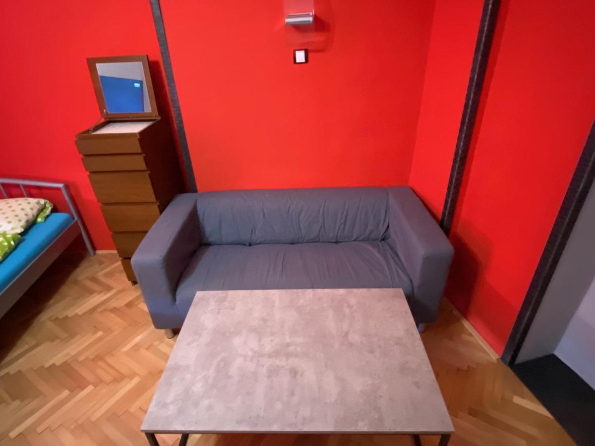 Apartment B42 Bed And Cafe Praga Esterno foto