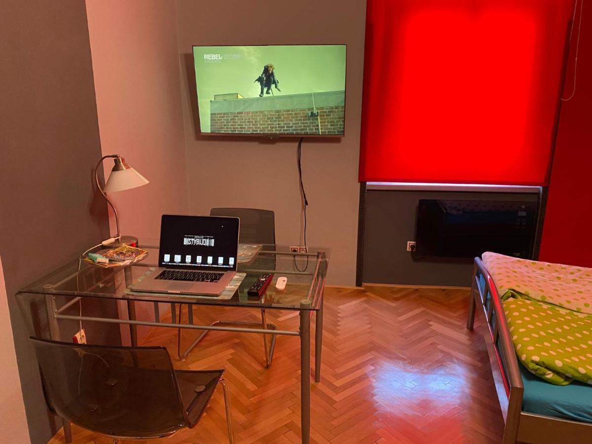 Apartment B42 Bed And Cafe Praga Esterno foto