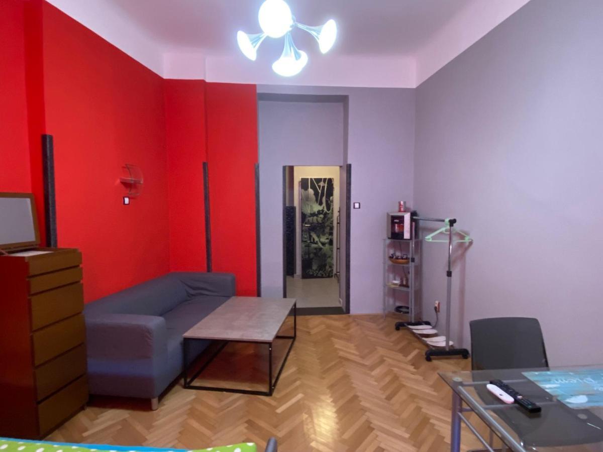 Apartment B42 Bed And Cafe Praga Esterno foto