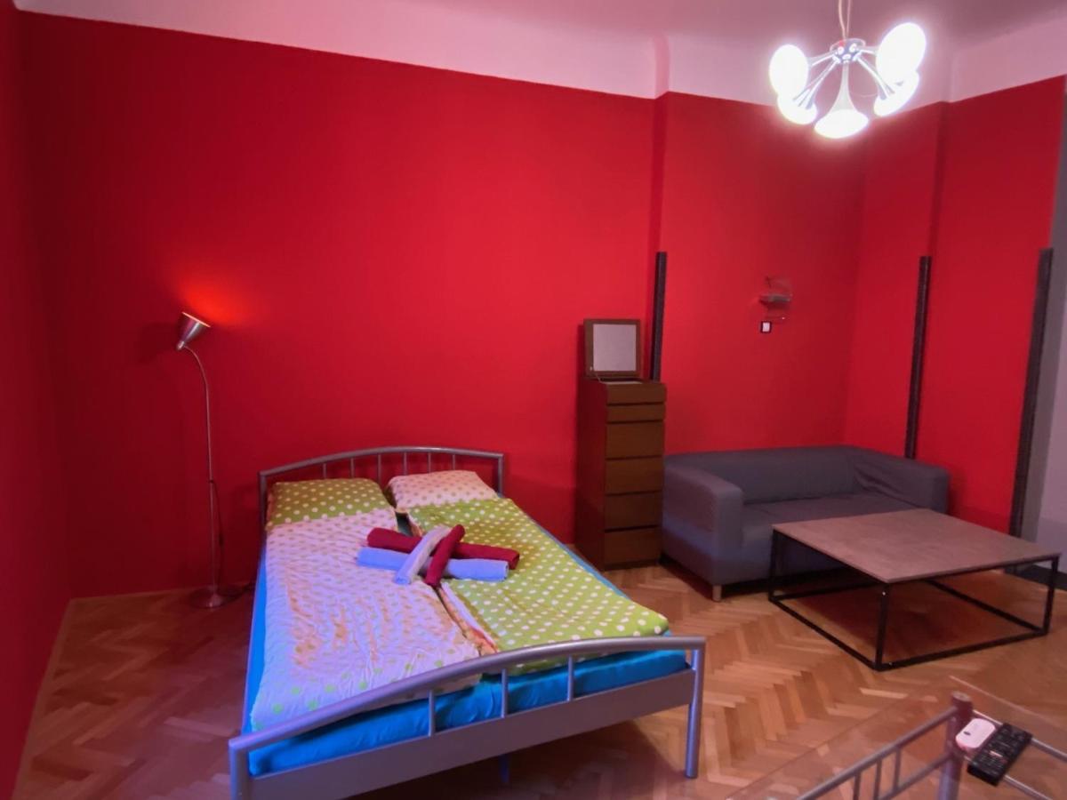 Apartment B42 Bed And Cafe Praga Esterno foto