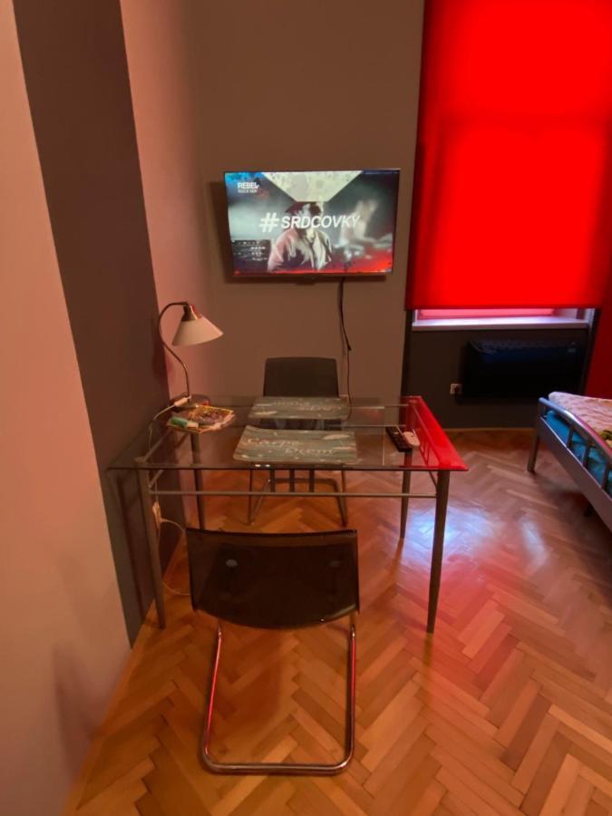 Apartment B42 Bed And Cafe Praga Esterno foto