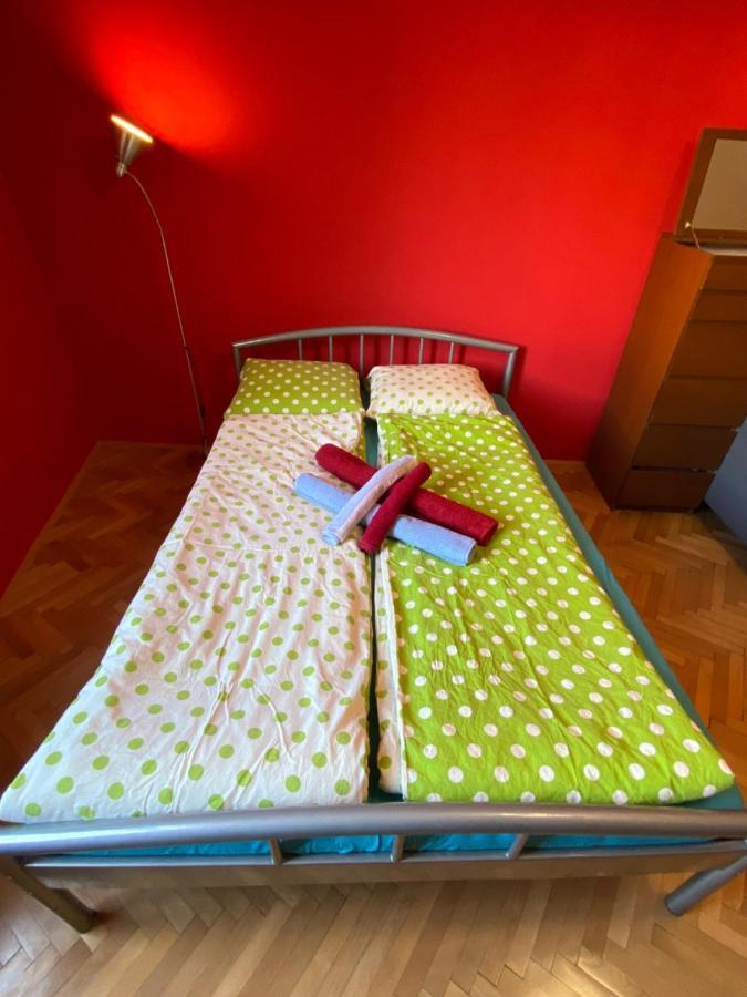 Apartment B42 Bed And Cafe Praga Esterno foto