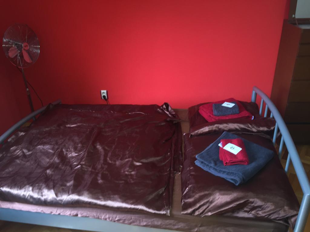 Apartment B42 Bed And Cafe Praga Esterno foto