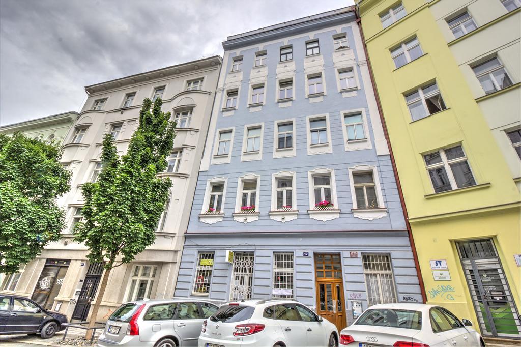 Apartment B42 Bed And Cafe Praga Esterno foto